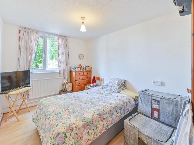 Flat for sale in Camberwell, Greater London