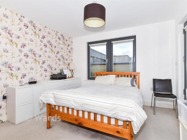 Flat for sale in Midway, Kent