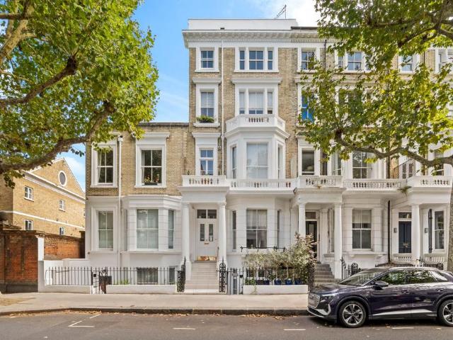 Flat for sale in Royal Borough of Kensington and Chelsea, Greater London