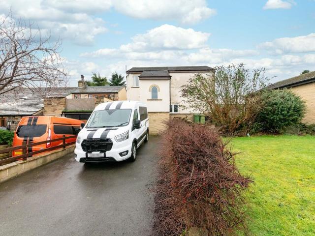 Flat for sale in Holme Valley, Honley