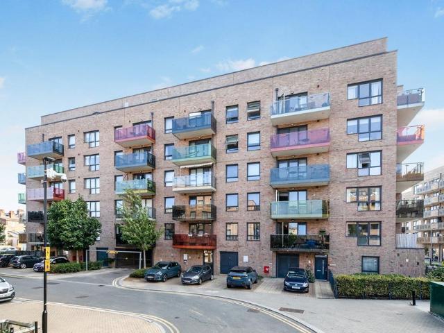 Flat for sale in Upper Walthamstow, Greater London