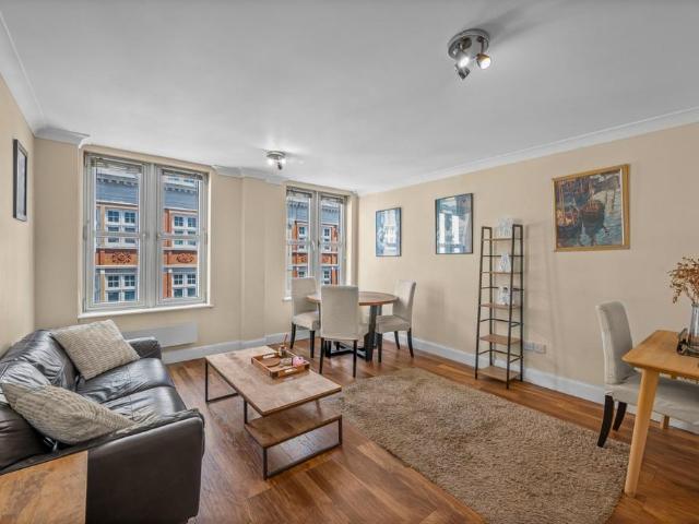 Flat for sale in Covent Garden, Greater London