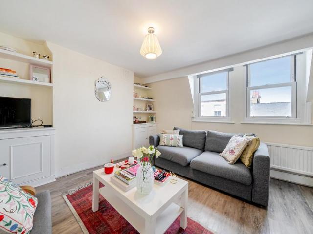 Flat for sale in Fulham, Greater London