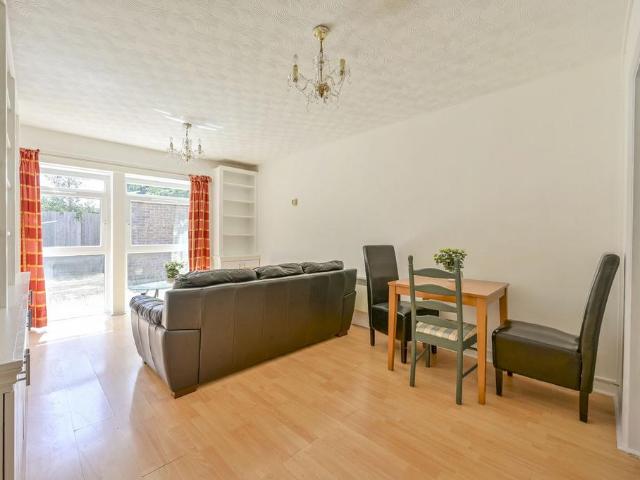Flat for sale in London Borough of Merton, South Wimbledon