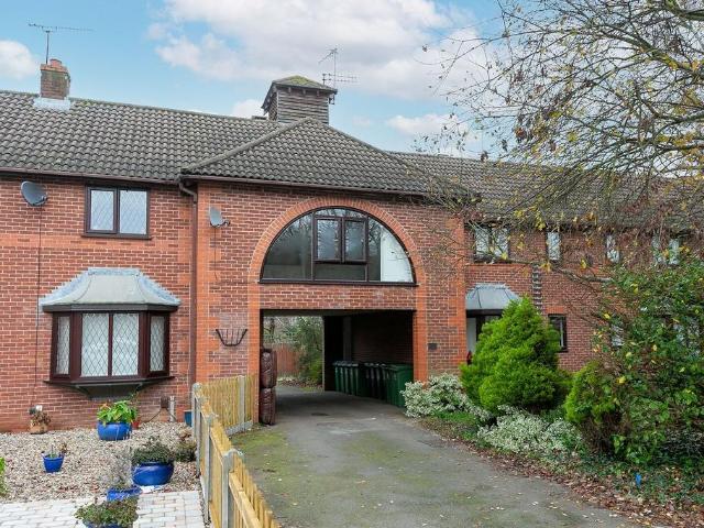 Flat for sale in North Watford, Hertfordshire