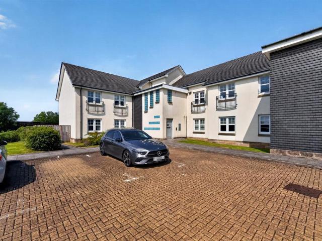 Flat for sale in Irvine, Scotland
