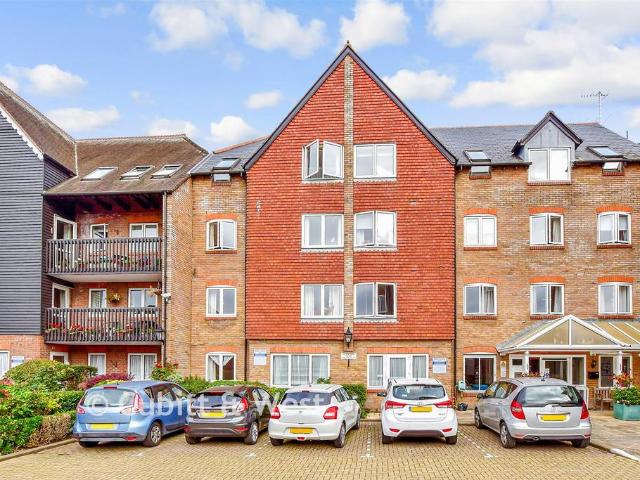 Flat for sale in Arundel, Clapham
