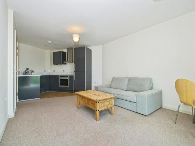 Flat for sale in Cardiff Bay, Falcon Lodge
