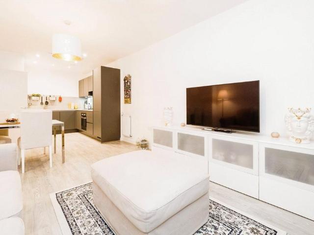 Flat for sale in Upton Park, Greater London