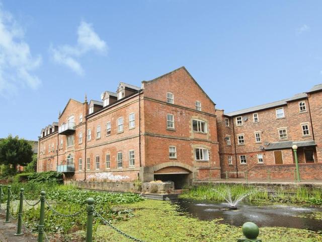 Flat for sale in West Yorkshire