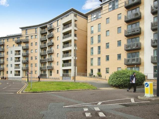 Flat for sale in West Yorkshire