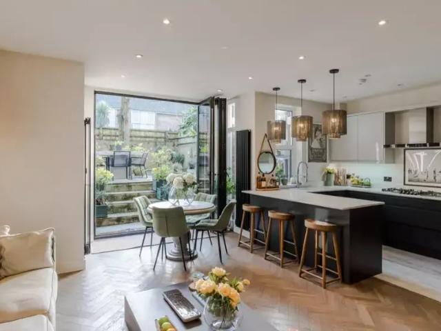 Flat for sale in South Hampstead, Greater London