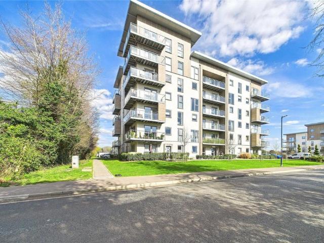 Flat for sale in Bray Wick, Maidenhead