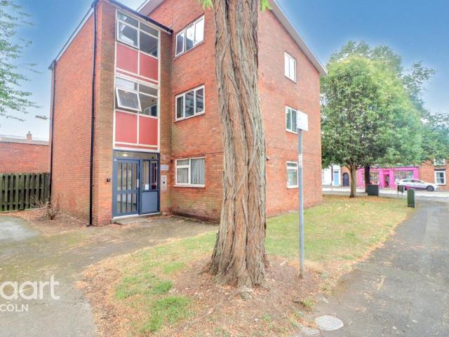 Flat for sale in Ermine, Brayford