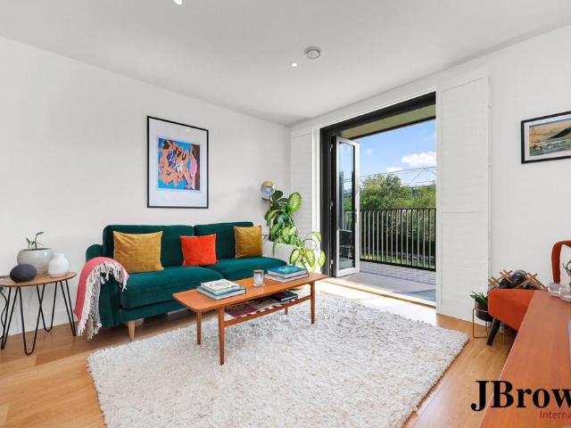 Flat for sale in Old Ford, Bow