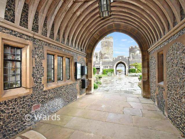 Flat for sale in Acol, Kent