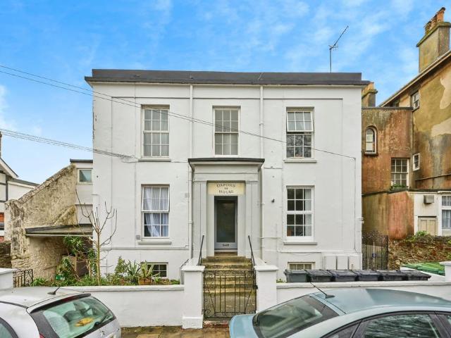 Flat for sale in Weeks, Ryde