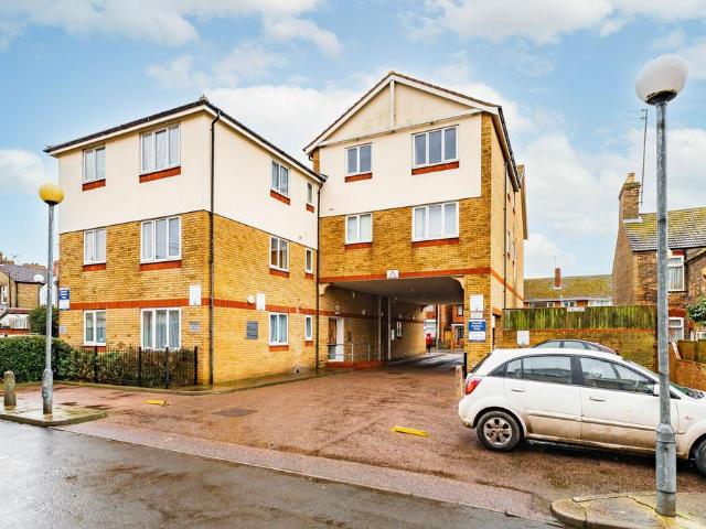 Flat for sale in Eastbridge, Suffolk