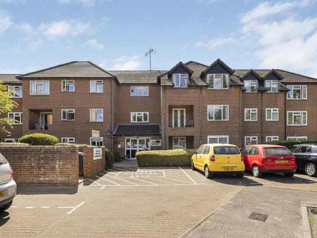 Flat for sale in Lunnon, Buckinghamshire