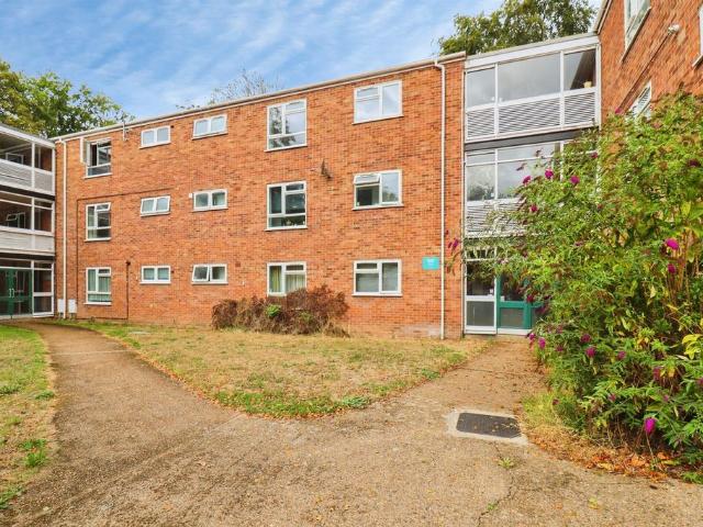 Flat for sale in Heigham Grove, East Bank