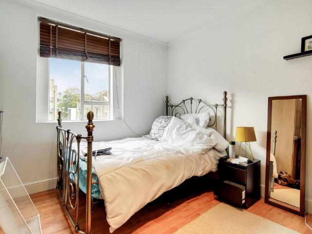 Flat for sale in Kentish Town, Greater London