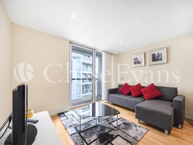 Flat for sale in Millwall, Greater London