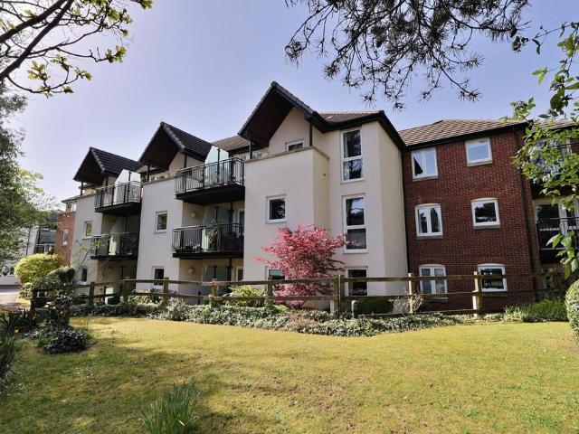 Flat for sale in Tricketts Cross, Ferndown