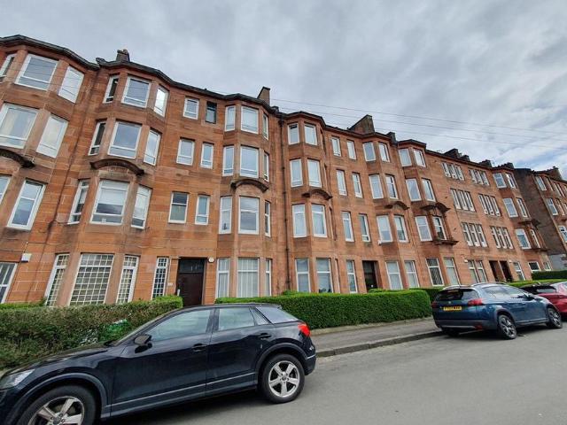 Flat for sale in Craigton, Scotland