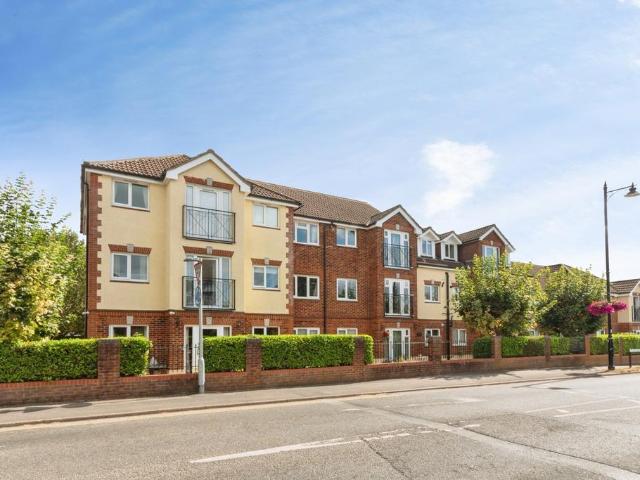 Flat for sale in West End, Heol-las