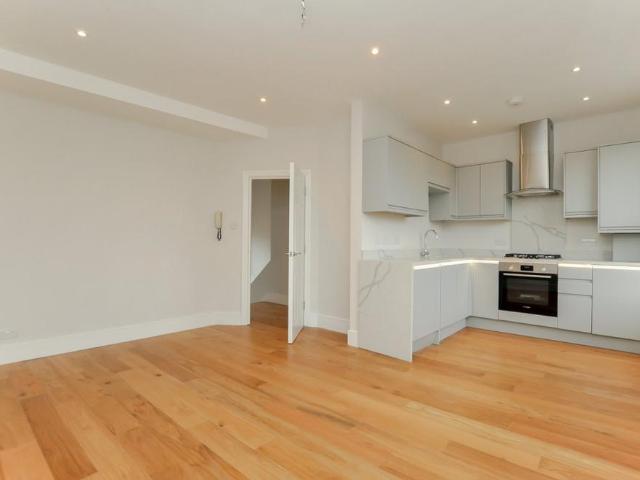 Flat for sale in West Hackney, Greater London