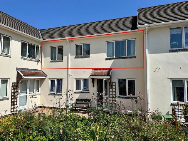 Flat for sale in Weir Quay, Devon