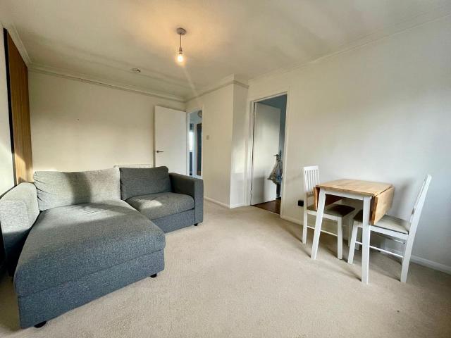 Flat for sale in Kings Hill, Colliers End