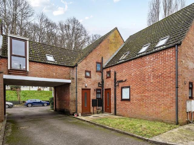 Flat for sale in Catteshall, Fole