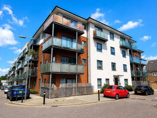 Flat for sale in London Borough of Lewisham, Greater London