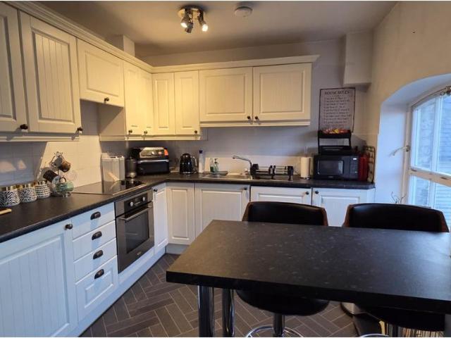 Flat for sale in Buckland, Ash