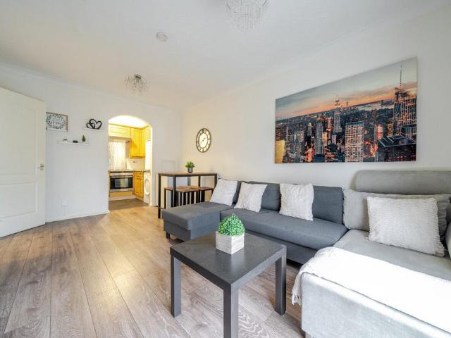 Flat for sale in London Borough of Lewisham, Greater London