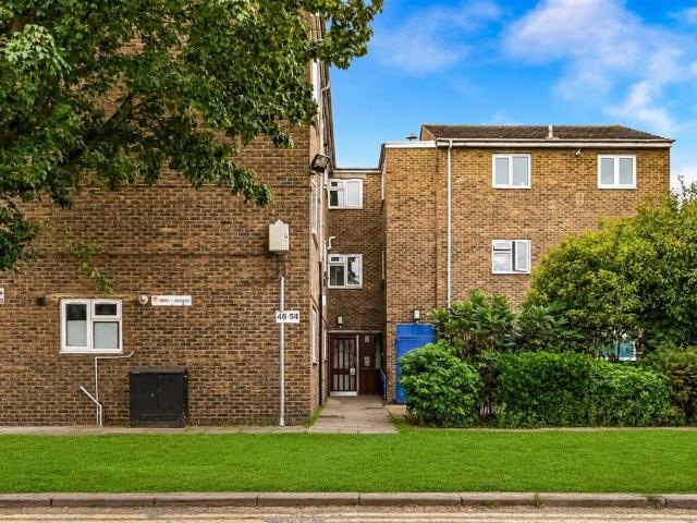 Flat for sale in Brierly Gardens, Bethnal Green