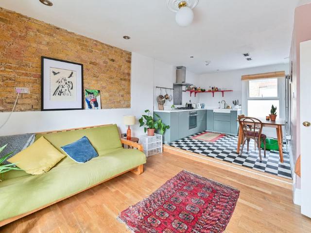 Flat for sale in Peckham, Greater London