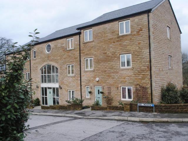 Flat for sale in Wash, Charlesworth