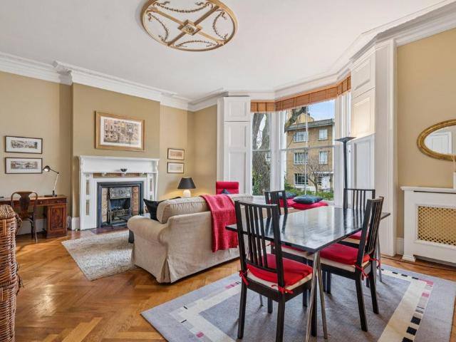 Flat for sale in Kensington, Greater London