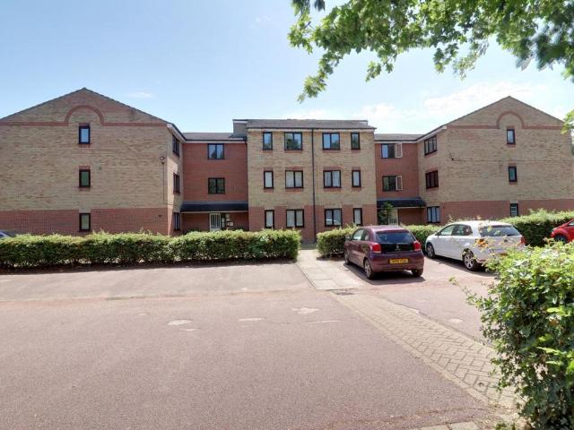 Flat for sale in Fishers Green, Shephall