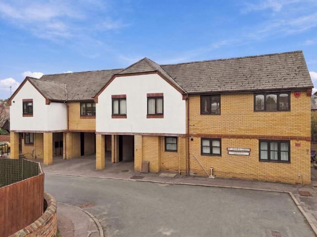Flat for sale in King's Walden, Hertfordshire
