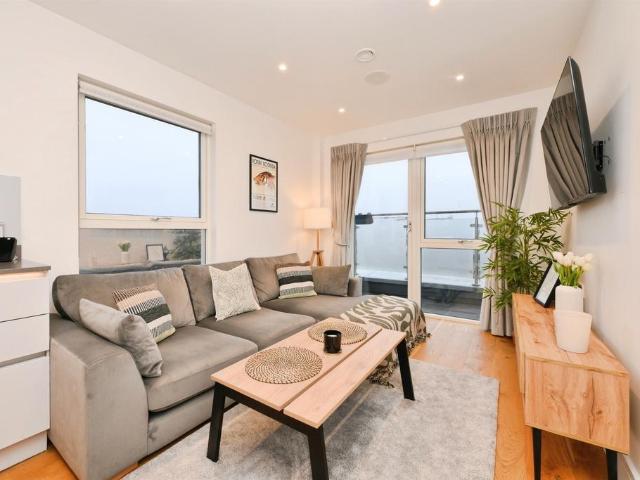 Flat for sale in Fretherne, Hertfordshire