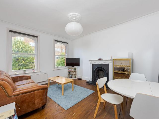 Flat for sale in West Kensington, Greater London