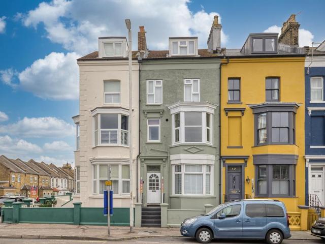 Flat for sale in West Cliff, Acol