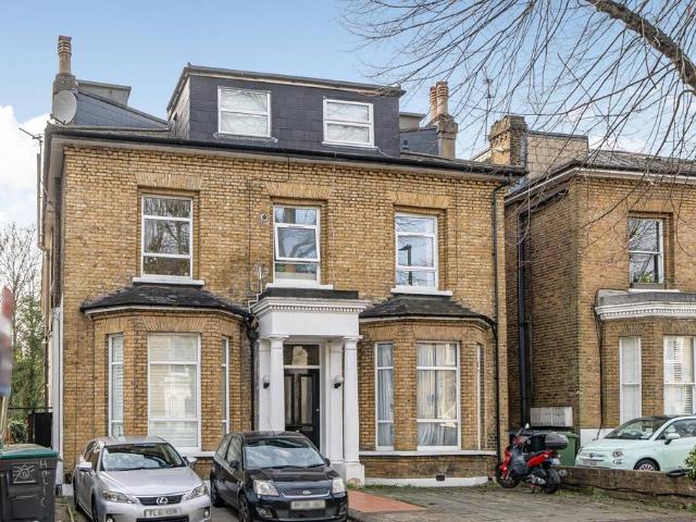 Flat for sale in London Borough of Ealing, Perivale