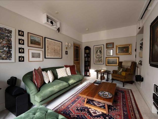 Flat for sale in London Borough of Islington, Greater London