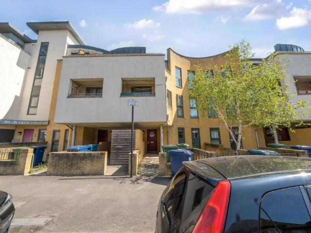 Flat for sale in Headington Shops, The Slade