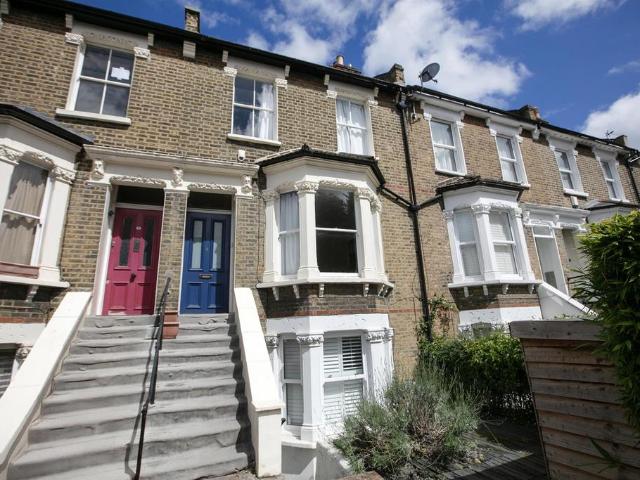 Flat for sale in Camberwell, Greater London