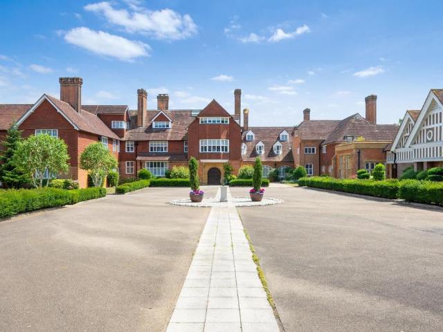Flat for sale in Red Hill, Surrey
